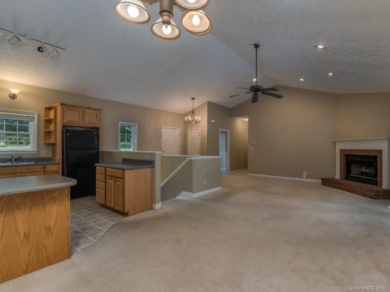 Property image 5 at 320 Melissa Way, Hendersonville, NC 28791