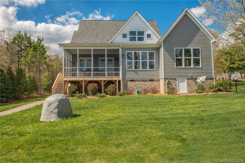 Property image 3 at 2690 Southern Breeze End, Sherrills Ford, NC 28673