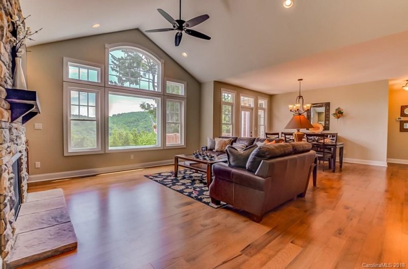 Property image 5 at 9 Fire Azalea Lane, Hendersonville, NC 28739