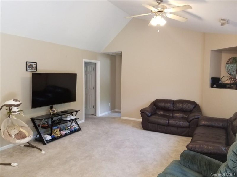 Property image 3 at 307 Lone Tree Lane, Clover, SC 29710