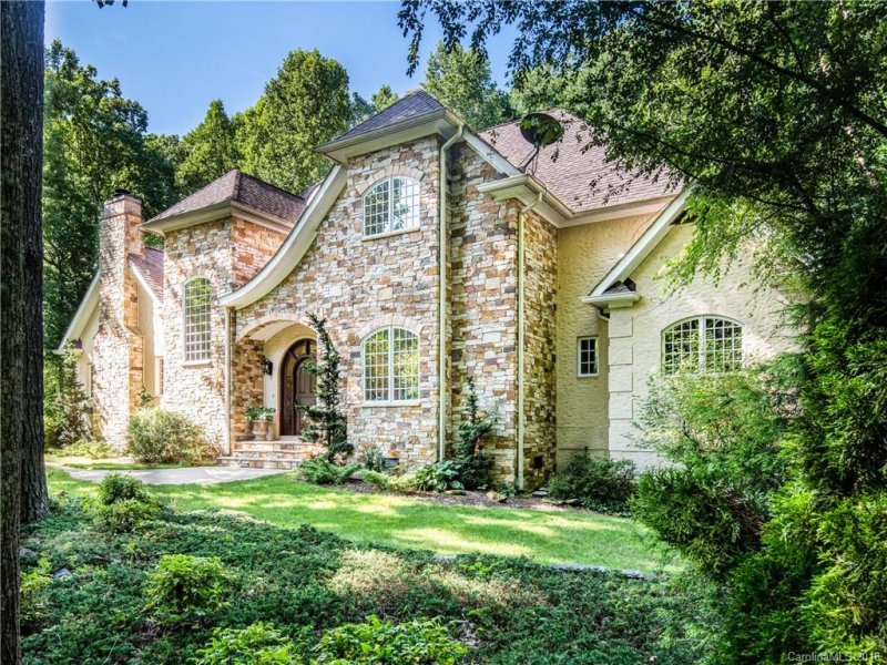 Property image 2 at 325 Solomon Circle, Hendersonville, NC 28739