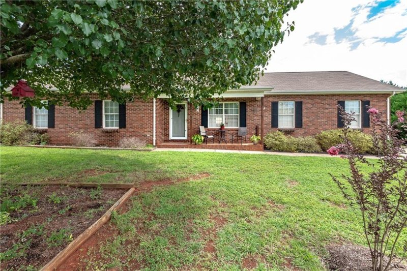 Property image 5 at 5068 Gateway Drive, Claremont, NC 28610