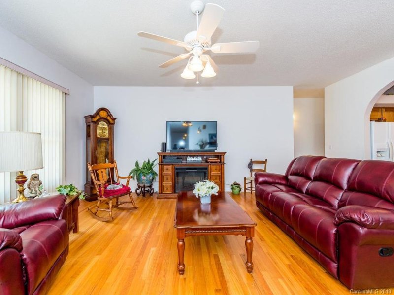 Property image 2 at 228 Sean Way, Hendersonville, NC 28792