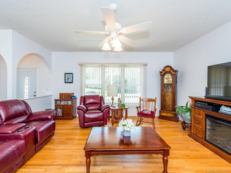 Property image 3 at 228 Sean Way, Hendersonville, NC 28792