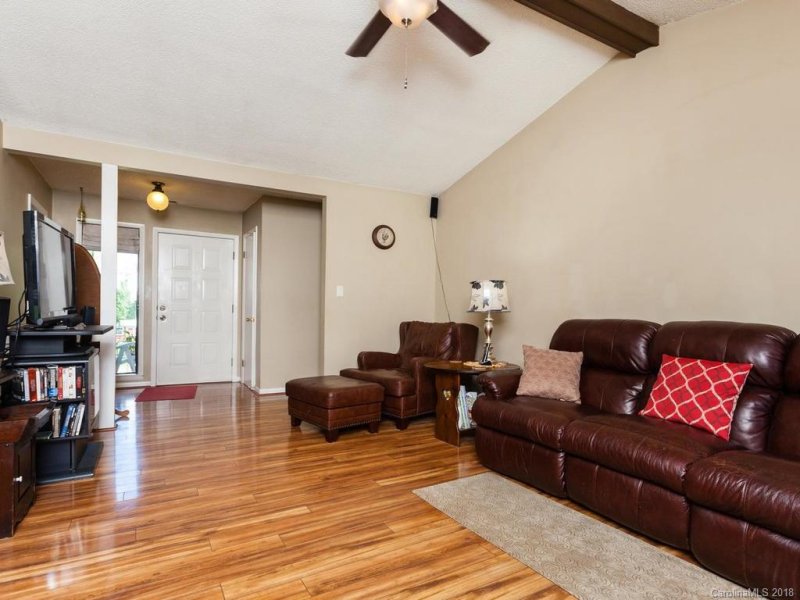 Property image 3 at 211 Scottlynn Drive, Asheville, NC 28806