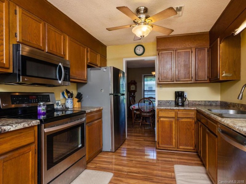 Property image 5 at 211 Scottlynn Drive, Asheville, NC 28806