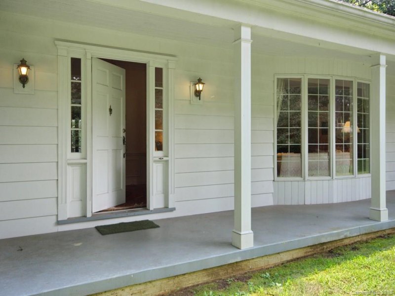 Property image 2 at 212 Heathcote Road, Hendersonville, NC 28791