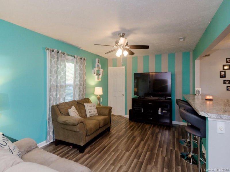 Property image 3 at 35 E Silverleaf Drive, Hendersonville, NC 28739