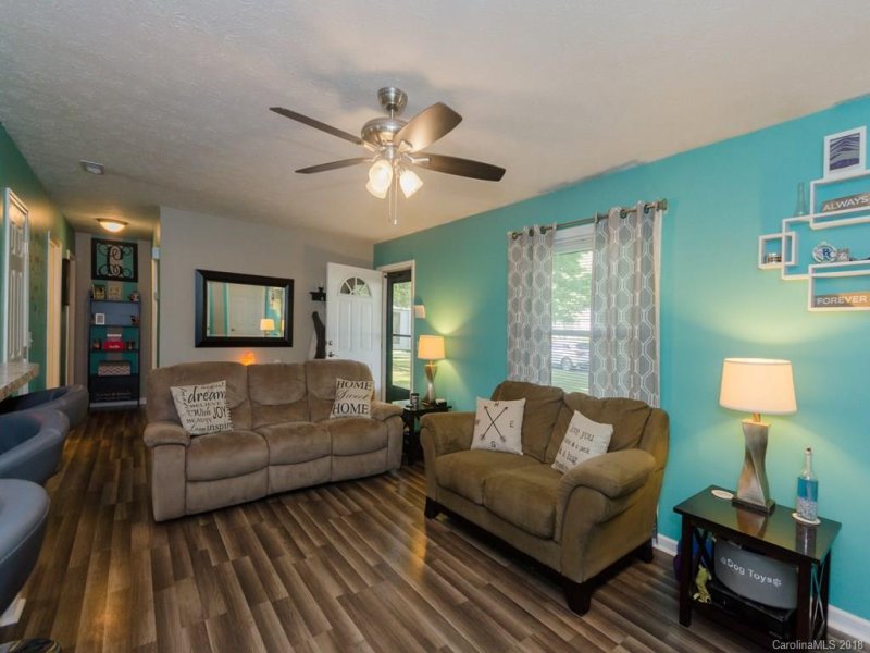 Property image 4 at 35 E Silverleaf Drive, Hendersonville, NC 28739