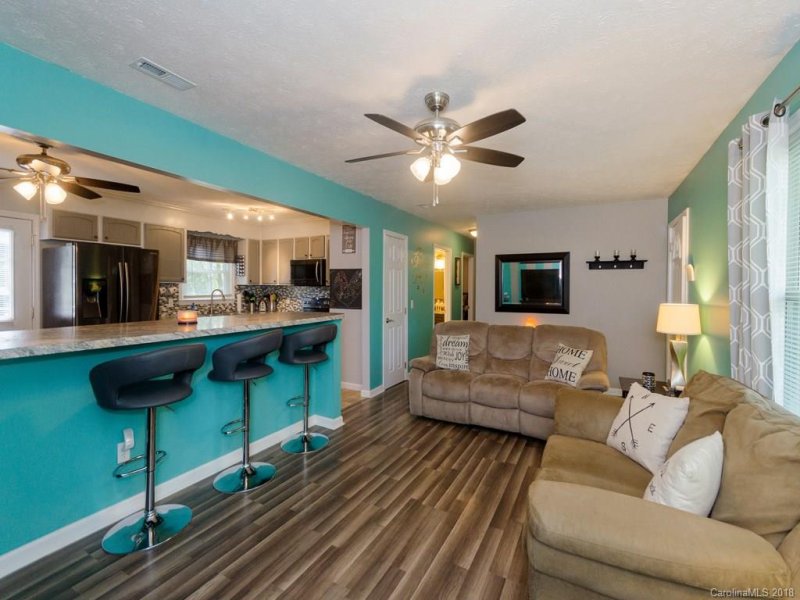 Property image 5 at 35 E Silverleaf Drive, Hendersonville, NC 28739