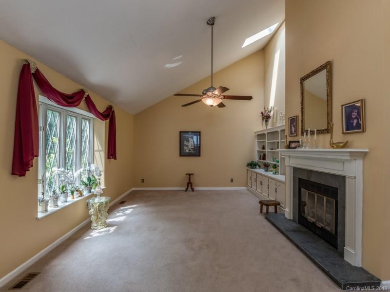 Property image 3 at 328 Winding Way Lane, Hendersonville, NC 28792