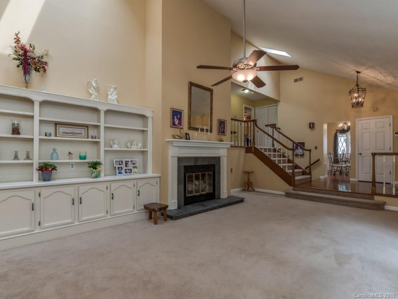 Property image 4 at 328 Winding Way Lane, Hendersonville, NC 28792