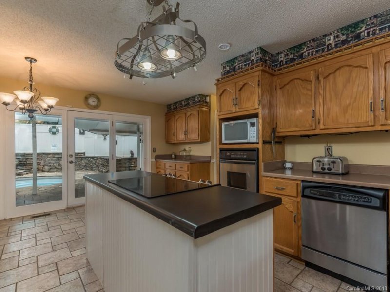 Property image 5 at 328 Winding Way Lane, Hendersonville, NC 28792