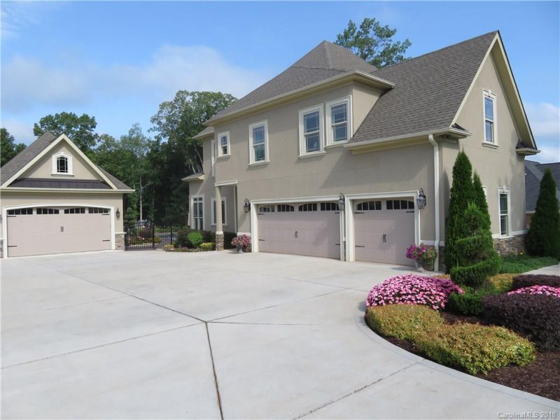 Property image 3 at 134 Castle Drive, Mooresville, NC 28117