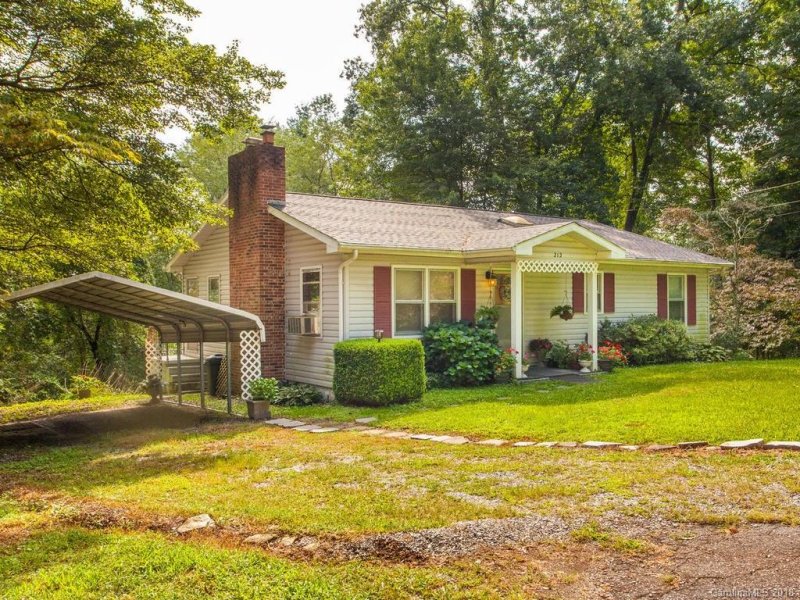 Property image 3 at 212 Rugby Forest Lane, Hendersonville, NC 28791