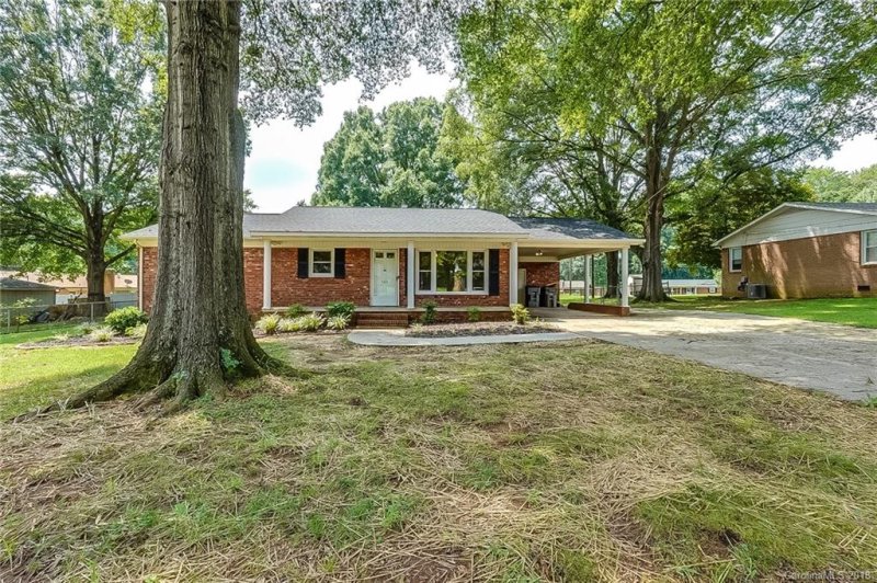 305 Meadowood Circle