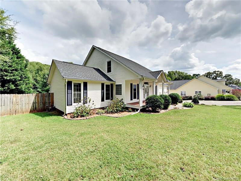 Property image 2 at 826 Tranquil Knoll Lane, York, SC 29745