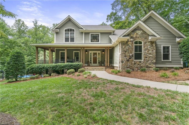 3006 Mountain Creek Drive