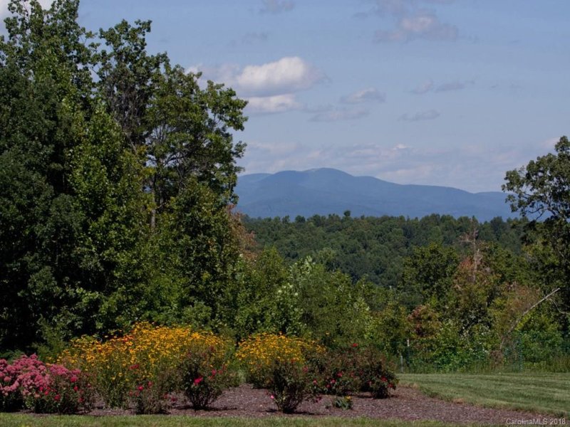 Property image 3 at 103 Gossamer Court, Hendersonville, NC 28739