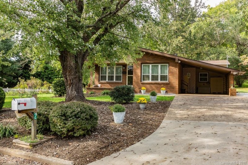 Property image 4 at 2 Sunset Lane, Swannanoa, NC 28778