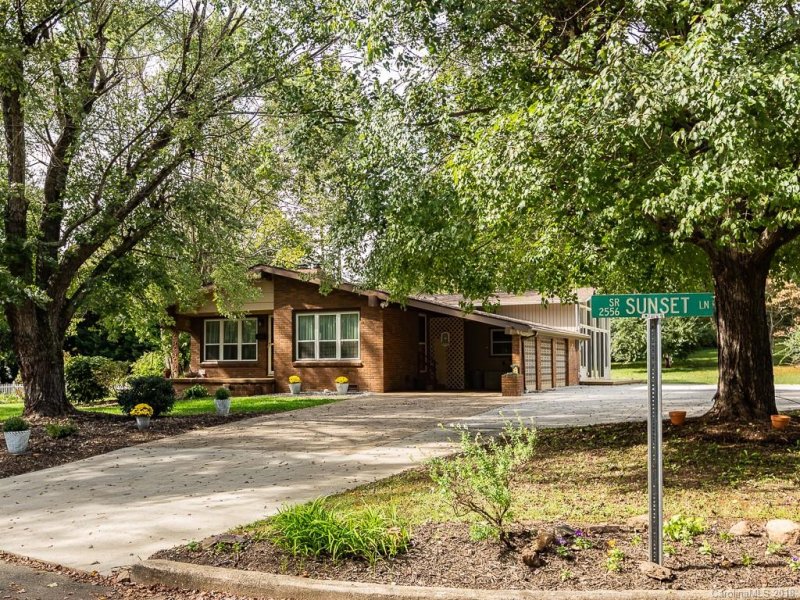 Property image 5 at 2 Sunset Lane, Swannanoa, NC 28778