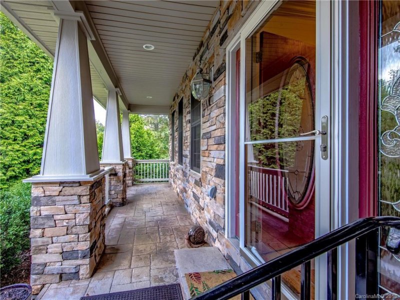 Property image 4 at 20 Ledgestone Drive, Fairview, NC 28730