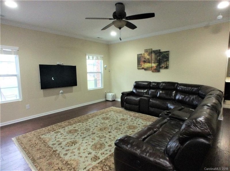 Property image 3 at 5329 Poplar Knoll Drive, Matthews, NC 28105