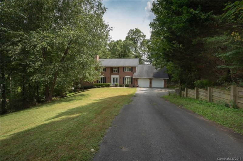 Property image 3 at 489 Heather Marie Drive, Hendersonville, NC 28792