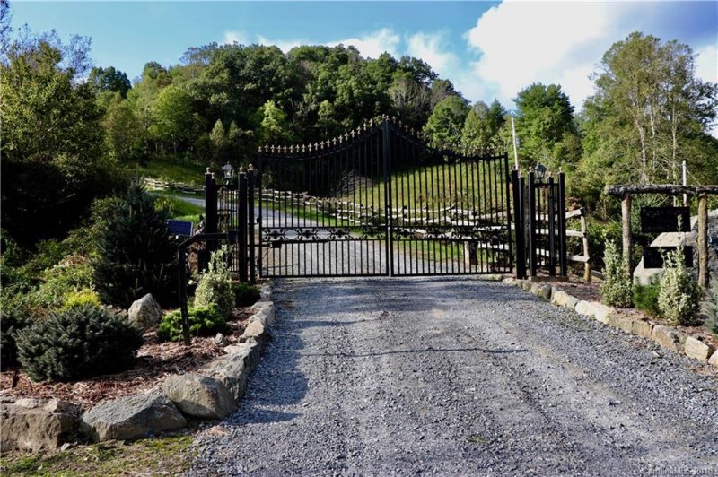 Property image 2 at 1231 Grandeur Heights, Clyde, NC 28721