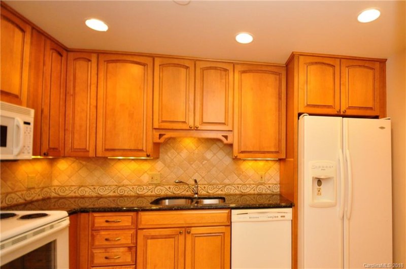 Property image 3 at 1323 Queens Road, Charlotte, NC 28207