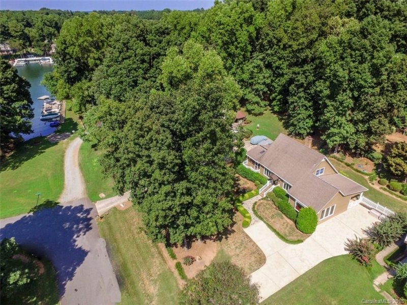 Property image 2 at 1964 Hickory Hills Drive, Denver, NC 28037