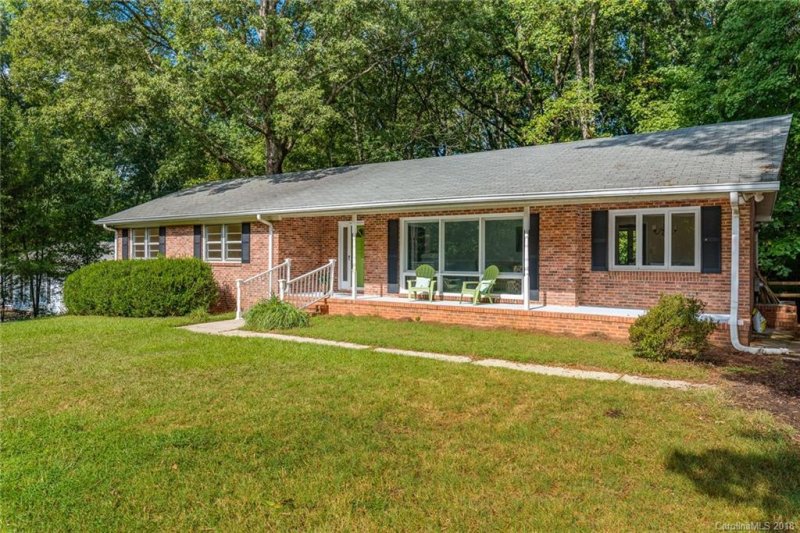 Property image 2 at 409 Beverly Circle, Charlotte, NC 28270