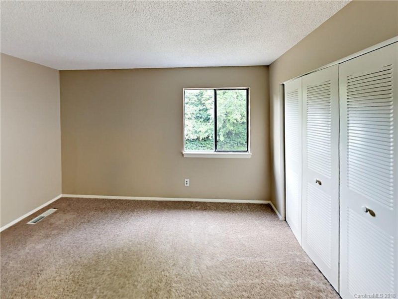 Property image 5 at 951 Hollywood Street, Charlotte, NC 28211