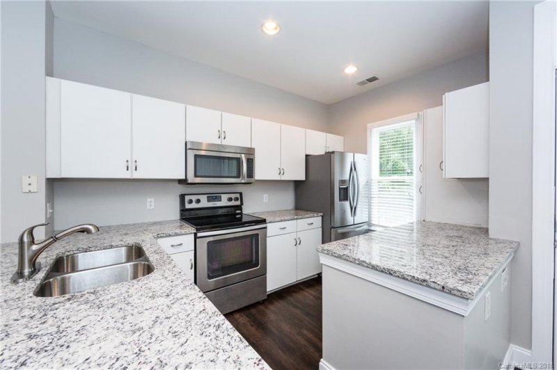 Property image 4 at 1005 Park West Drive, Charlotte, NC 28209