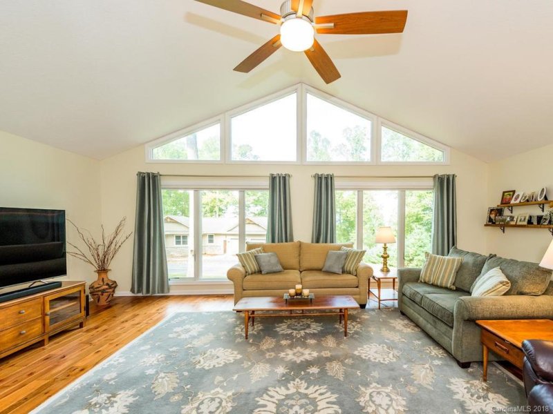 Property image 3 at 941 Eagles Court, Hendersonville, NC 28739