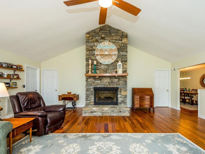 Property image 4 at 941 Eagles Court, Hendersonville, NC 28739