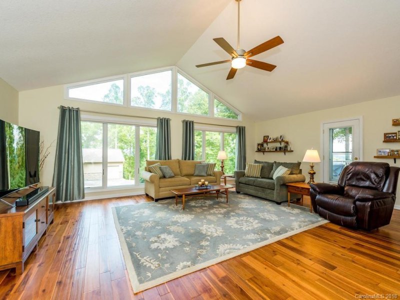 Property image 5 at 941 Eagles Court, Hendersonville, NC 28739