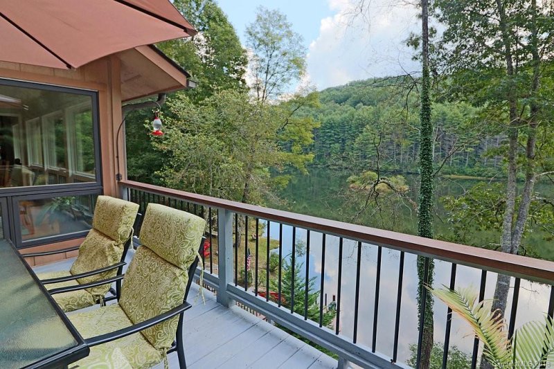 710 Sequoyah Woods Drive