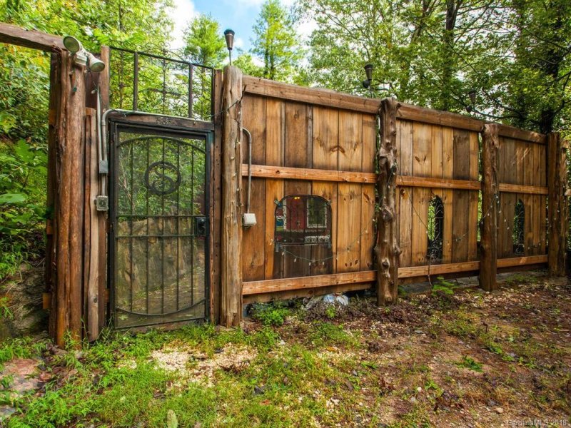 Property image 3 at 585 Mcmillan Drive, Hendersonville, NC 28792