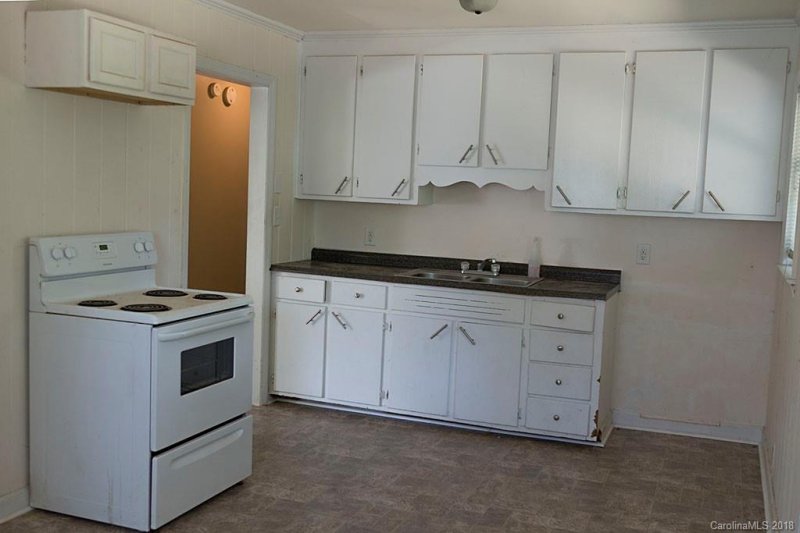 Property image 2 at 4139 Briarhill Drive, Charlotte, NC 28215