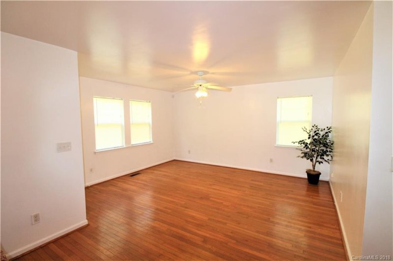 Property image 3 at 4031 Rutgers Avenue, Charlotte, NC 28206