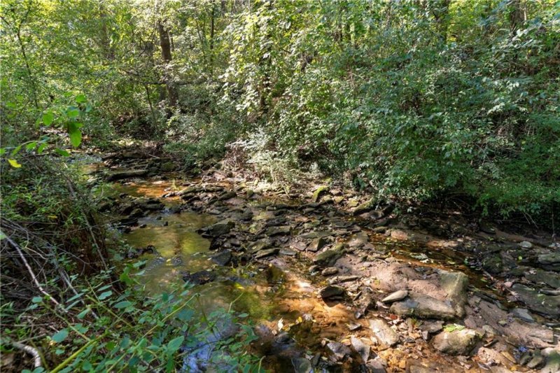 Property image 4 at 1099 4th Avenue Drive, Hickory, NC 28601