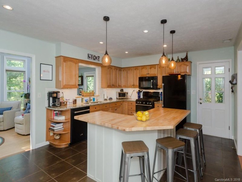 Property image 3 at 921 Indian Hill Road, Hendersonville, NC 28791