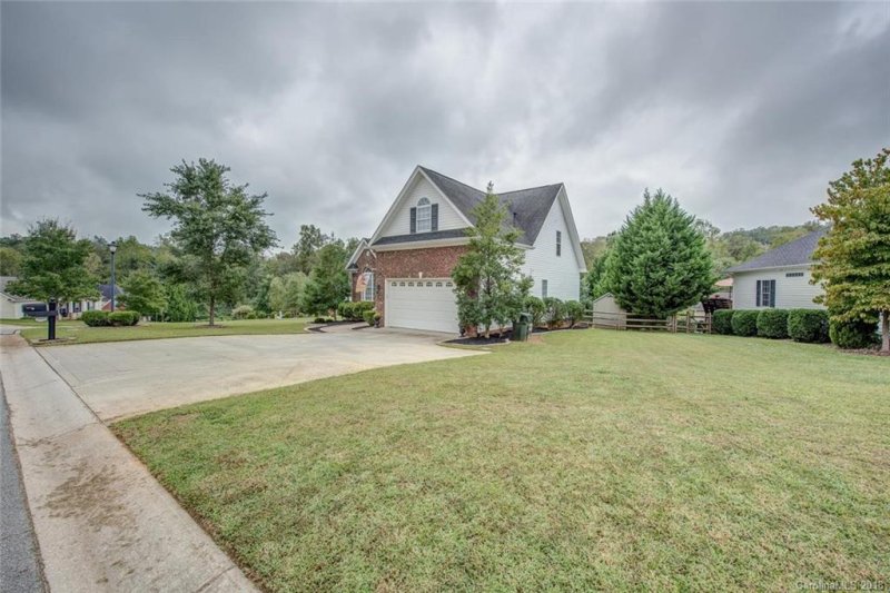 Property image 3 at 2001 Alton Court, Lowell, NC 28098