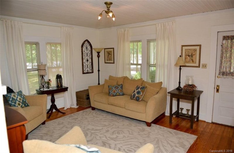 Property image 2 at 1318 E Broad Street, Statesville, NC 28677