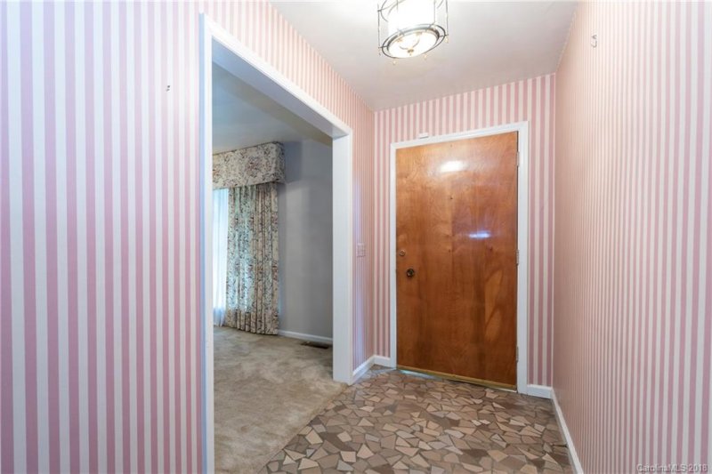 Property image 3 at 6633 Pawnee Drive, Charlotte, NC 28214