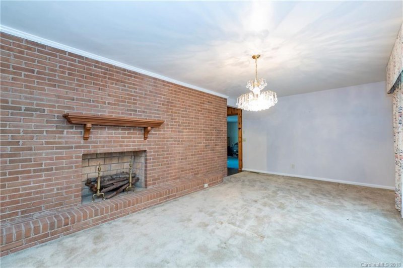 Property image 4 at 6633 Pawnee Drive, Charlotte, NC 28214