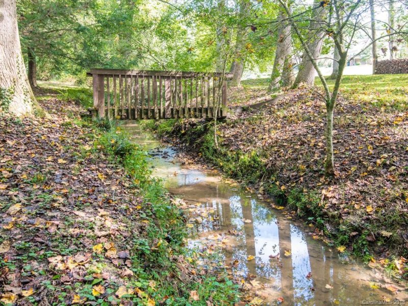 Property image 2 at 208 Heathcote Road, Hendersonville, NC 28791