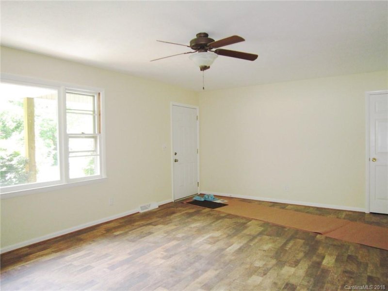 Property image 2 at 115 Jeff Street, Hendersonville, NC 28739