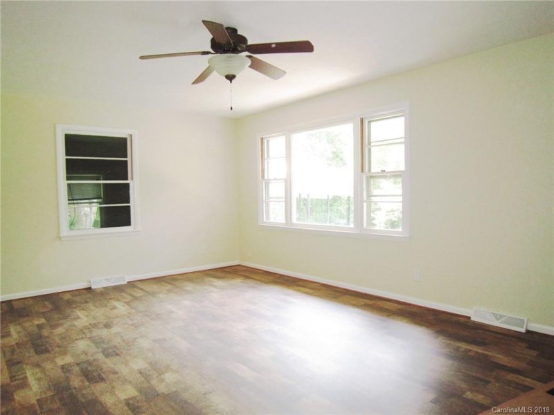 Property image 3 at 115 Jeff Street, Hendersonville, NC 28739